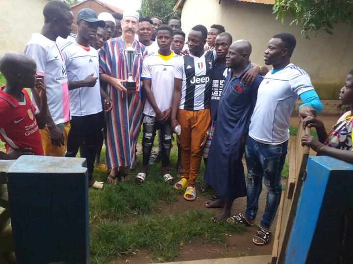 La photo de Zakaryaou avec les joueurs La photo de Zakaryaou avec les joueurs